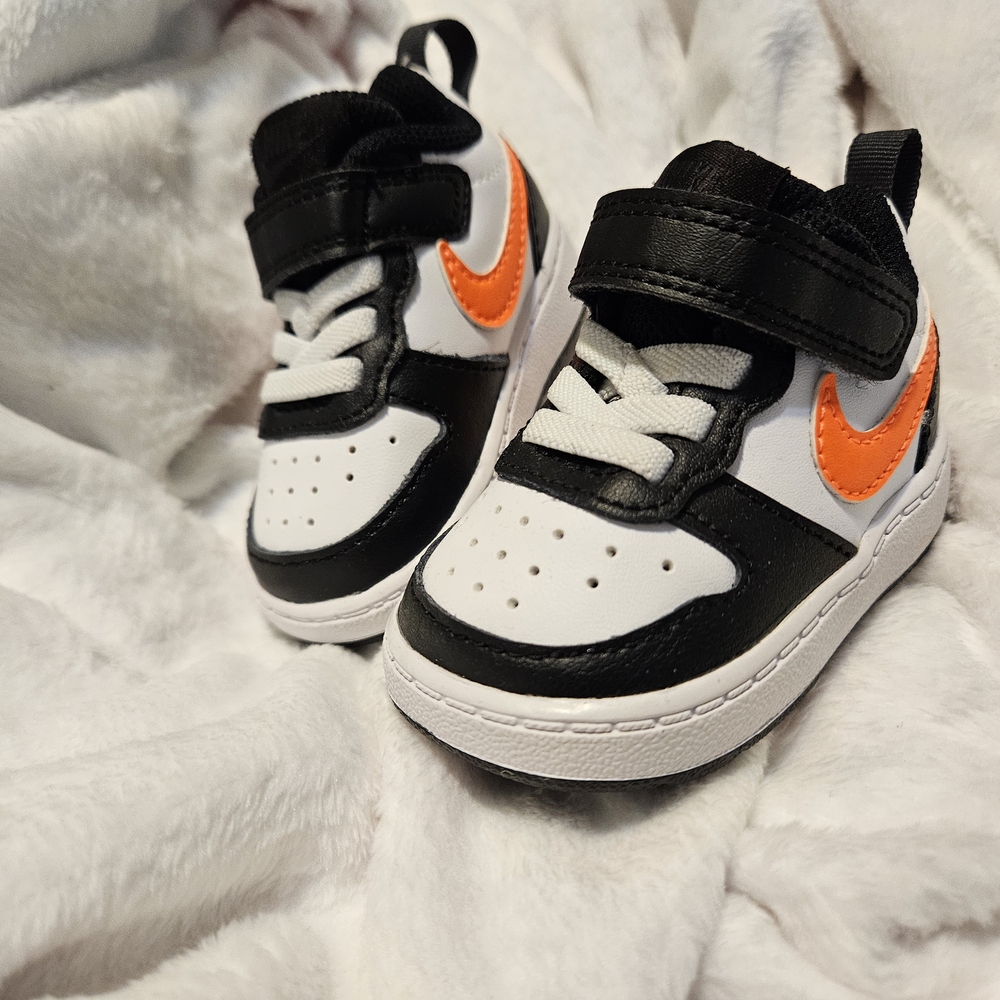 Nike Kids Black and Orange Sneakers